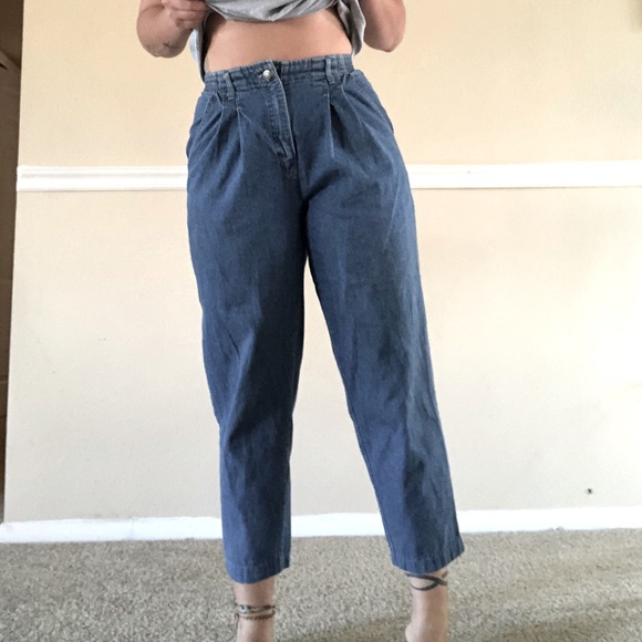 Studio Wear Hi-Rise Mom Jeans - Picture 5 of 6